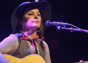 你陪我到哪个路口原唱,你会陪我到哪个路口是什么歌