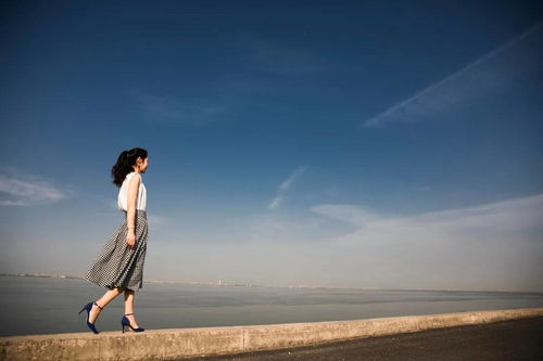 俩俩相忘表达的是爱情，女人说两两相望含义