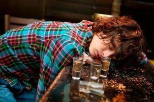 其实喝醉了才是真正的自己，醉酒后的表现说明人品