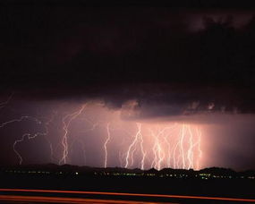 前奏是打雷下雨的伤感中文歌，前奏打雷下雨的歌男生悲伤