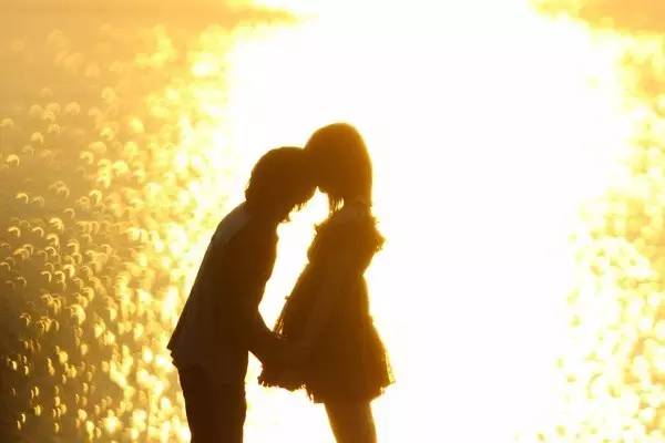 十大出名表白情歌，恋爱必听30首超甜情歌