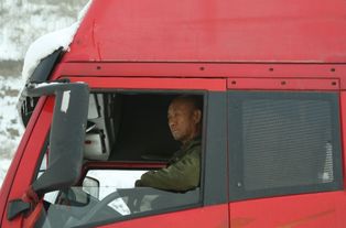 卡车司机拖拉机司机是什么歌，卡车司机的歌曲叫什么