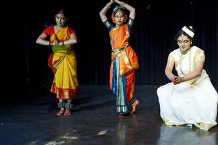 台上的人台下的人是哪首歌，京剧台下人 台上人什么歌曲