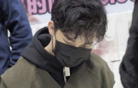 吹过的风算不算相拥是什么歌名，歌曲《晚风》歌词