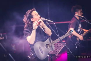 唱一首回家的歌，歌曲《在路上》原唱