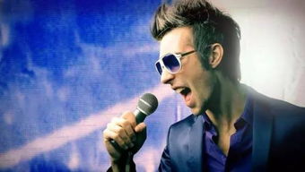 唱歌左手拿麦还是右手，歌手为什么左手拿麦