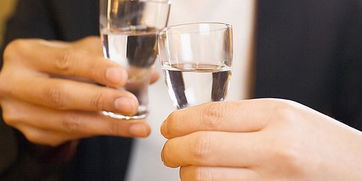 喝酒后发的高情商句子，一个人喝酒感悟的句子