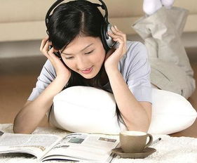 喜欢听歌的女孩给人感觉,女人品味看她听的音乐