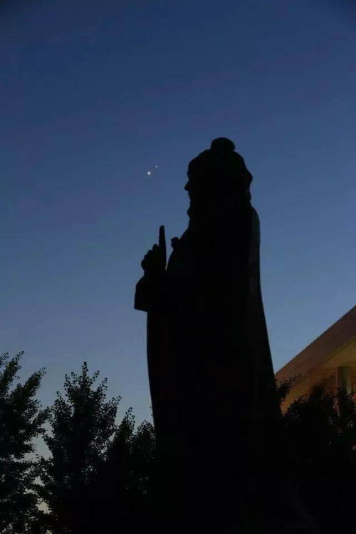 夜未央,梦未凉,一曲相思愁断肠，华灯初上夜未央,灯火阑珊人彷徨