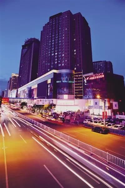 夜色撩人灯火阑珊的意思,华灯初上夜未央,灯火阑珊