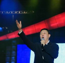 在此刻韩磊歌词，韩磊的歌曲《在此刻》