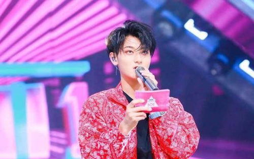 夏天就是好女的穿的少什么歌，女生唱的歌词那个夏天