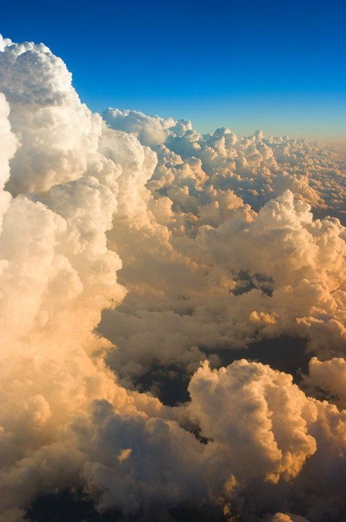 天空的云彩思念在千里之外是什么歌，抖音很火的一首歌名里有星星