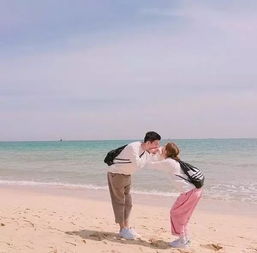 女人说晓看天色暮看云的意思，男生对女生说满目山河空念远