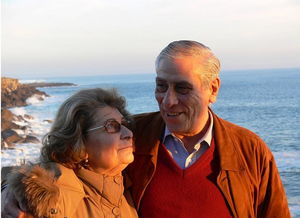 夫妻恩爱白头到老歌曲，老夫妻相伴一生的歌曲