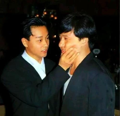 央视评价张国荣地位,向华强敢动张国荣吗