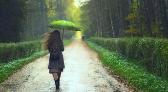 女生发下雨天这首歌什么意思，下雨天歌曲表达了什么情感和感情