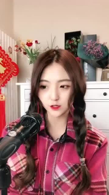 奶声奶气的歌曲很火，有一首歌的高潮是baby什么歌