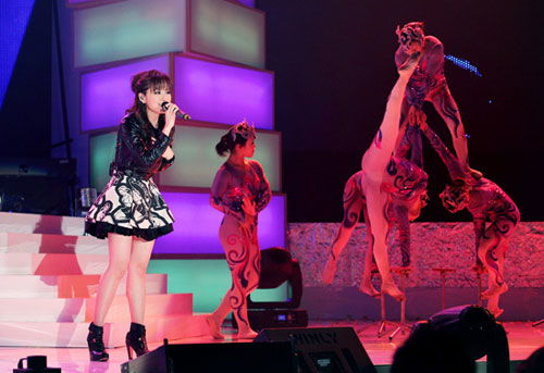 女生唱的带有海岸线的歌，有一首歌的高潮部分是海豚音