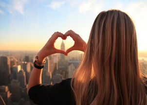 好想有个人在乎原唱，一个人想着一个人原唱