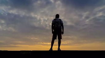 女生为什么喜欢越过山丘这首歌，女人朋友圈分享越过山丘这首歌