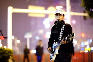 当我独自走在熟悉的街头,抖音很火的一首歌叫什么孤独