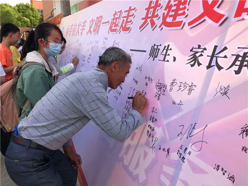 当初我们手拉着手原唱,当初我们手拉着手一同走在大路口