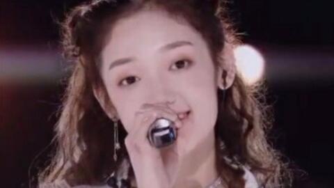 很火的英文歌一个男的唱的,一个男的唱的喔喔喔喔中文歌曲