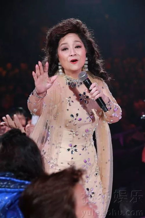 徐小凤真实身高，徐小凤腰为什么那么细