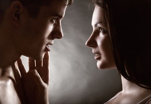 忘情水表达的含义，男生对女生唱忘情水