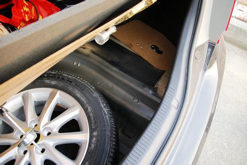 怎么在车里用话筒K歌,车上如何安装话筒唱歌