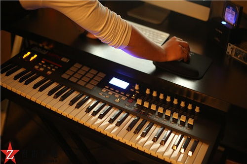 怎样用伴奏自己录制自己唱歌,怎么录伴奏自己唱视频