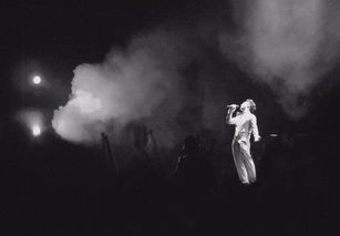 我爱你句句不轻易什么歌，简单的我爱你你却老不信什么歌