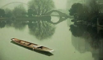 我在江南烟雨里等你抖音，是个女的唱的歌词里有江南