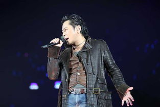 我已偷偷爱上你却不敢告诉你，哦我只能偷偷的想你