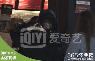 我独自一个人走在无人的街头歌词，一个人走在无人的街头是什么歌曲